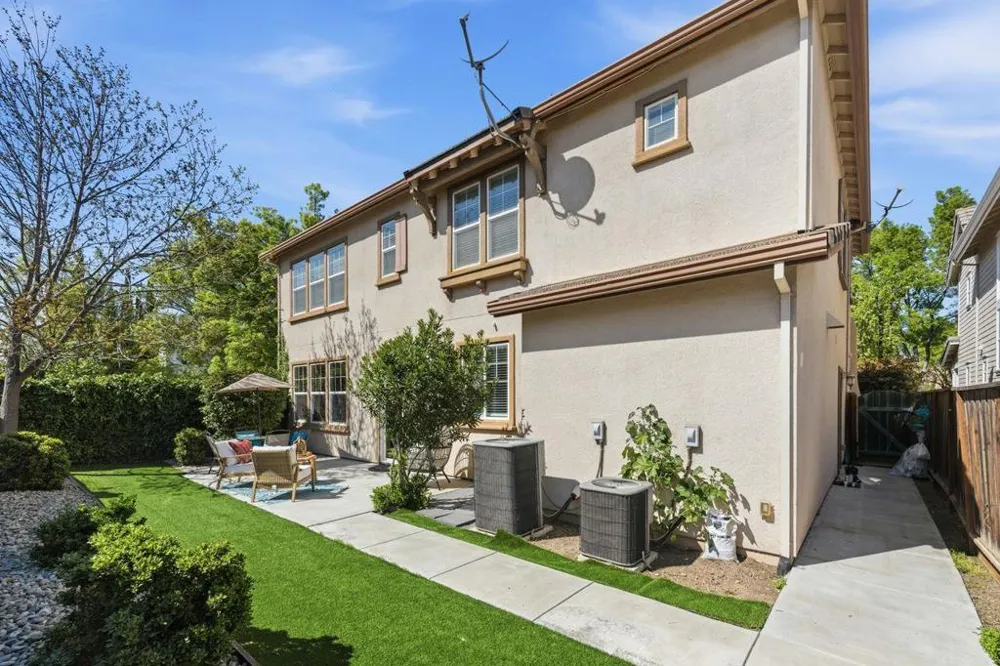 698 W Rico Way Mountain House, CA 95391