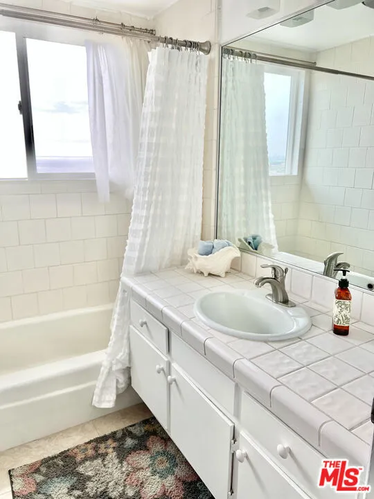 6232 TAPIA DRIVE #A Malibu, CA 90265