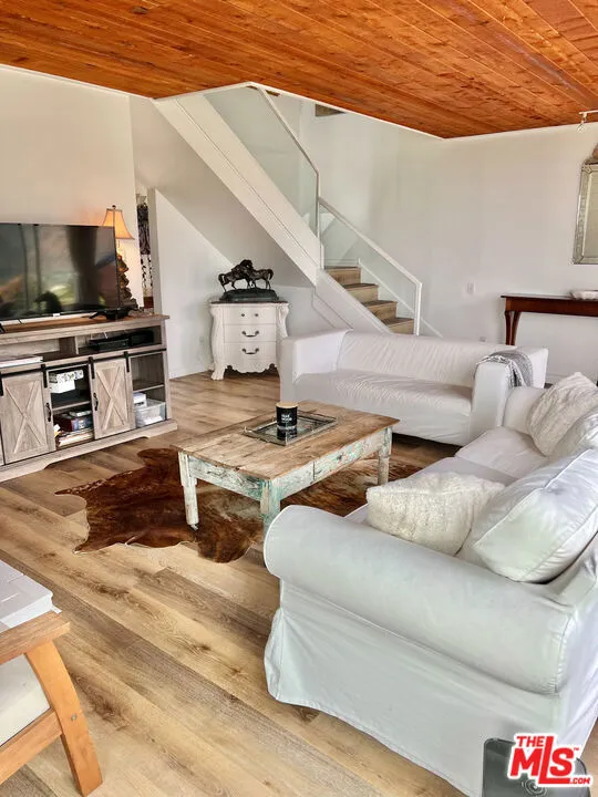 6232 TAPIA DRIVE #A Malibu, CA 90265