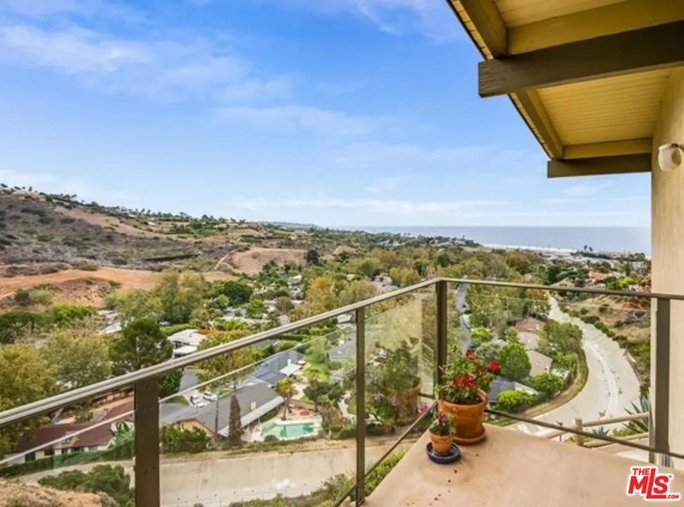 6232 TAPIA DRIVE #A Malibu, CA 90265