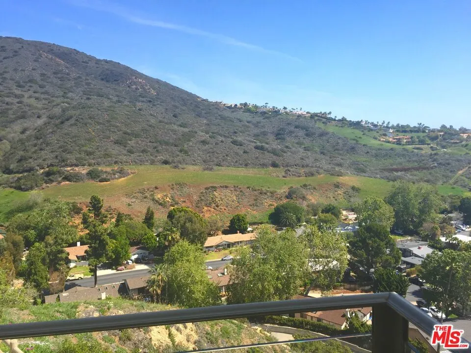 6232 TAPIA DRIVE #A Malibu, CA 90265