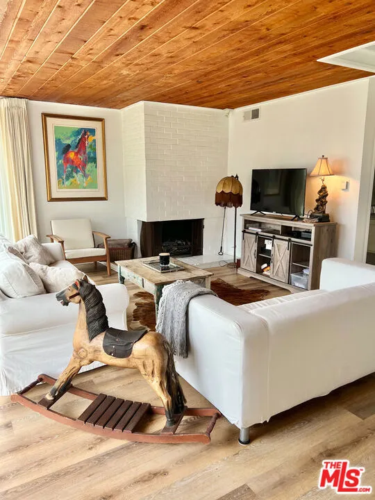 6232 TAPIA DRIVE #A Malibu, CA 90265