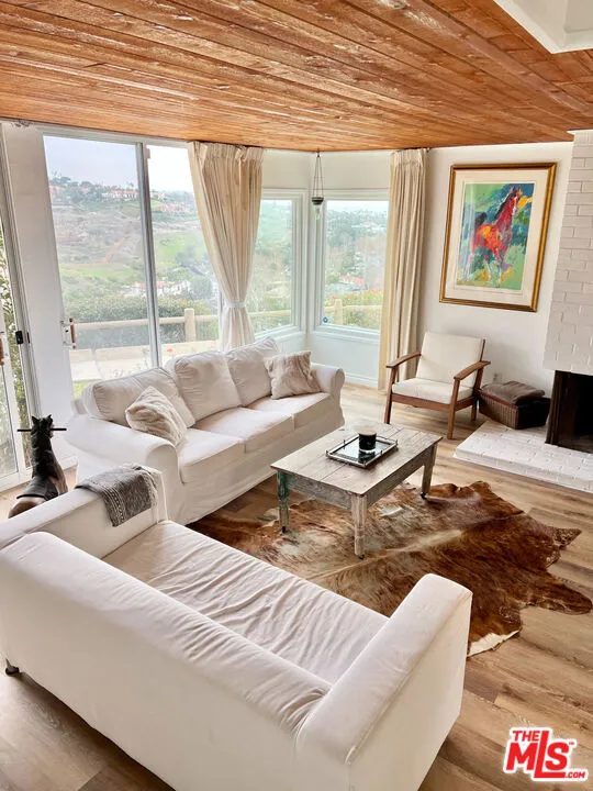 6232 TAPIA DRIVE #A Malibu, CA 90265