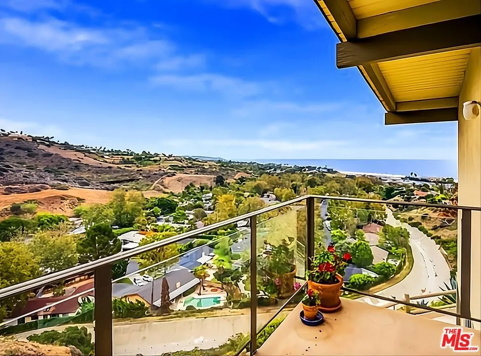 6232 TAPIA DRIVE #A Malibu, CA 90265