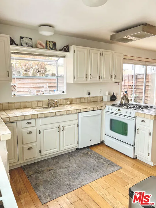 6232 TAPIA DRIVE #A Malibu, CA 90265