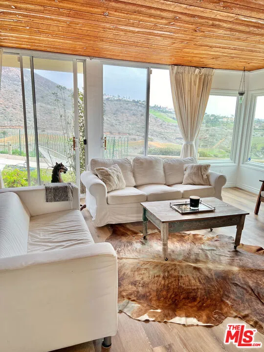 6232 TAPIA DRIVE #A Malibu, CA 90265