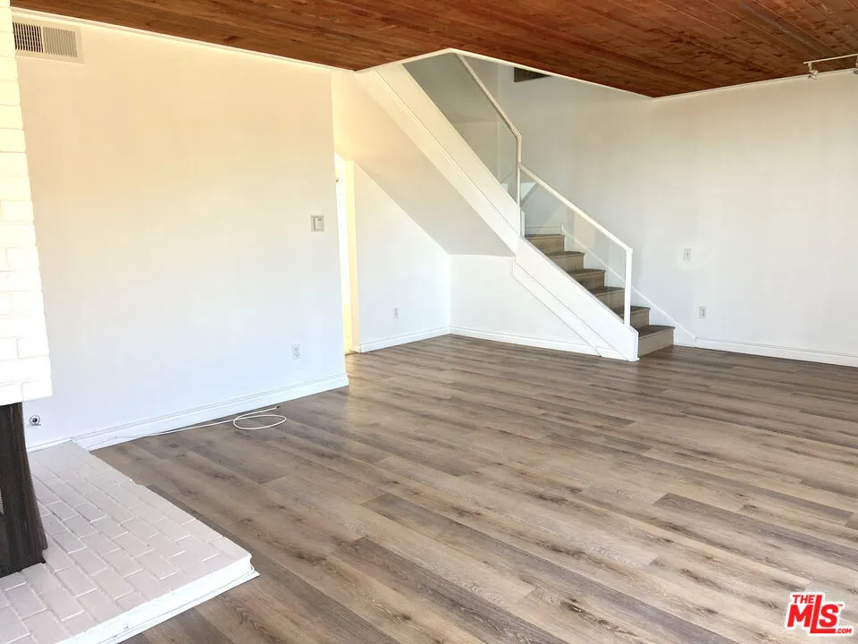 6232 TAPIA DRIVE #A Malibu, CA 90265