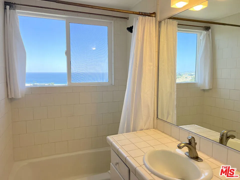 6232 TAPIA DRIVE #A Malibu, CA 90265