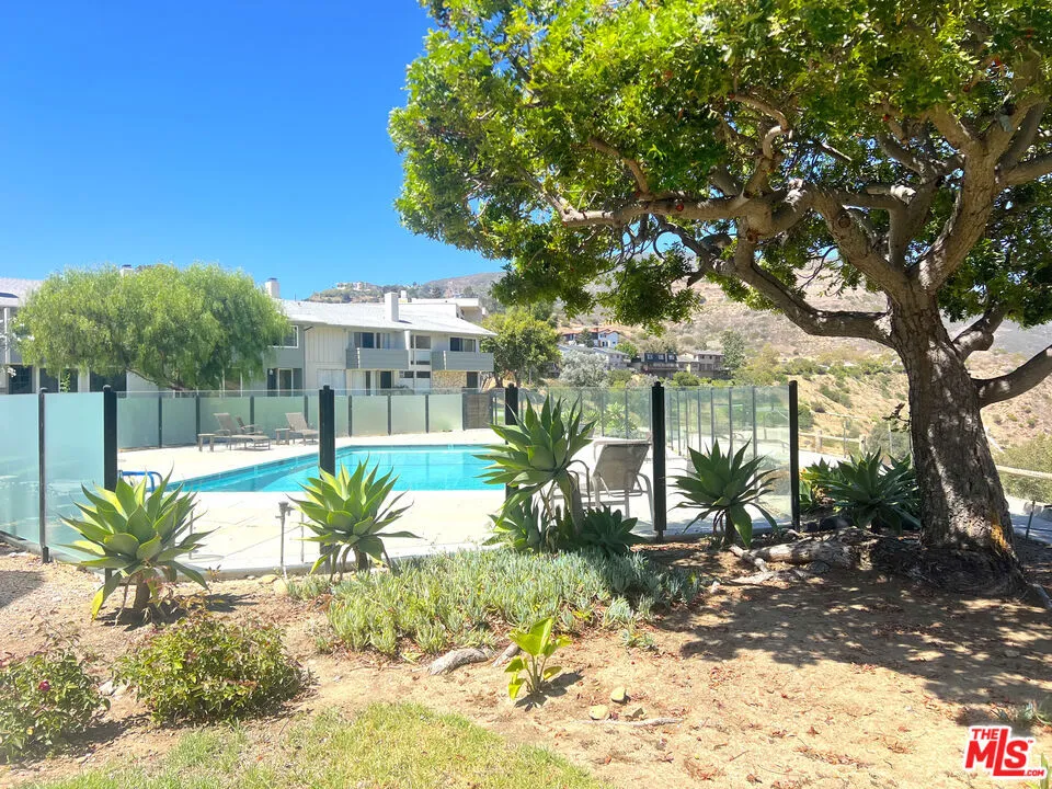 6232 TAPIA DRIVE #A Malibu, CA 90265