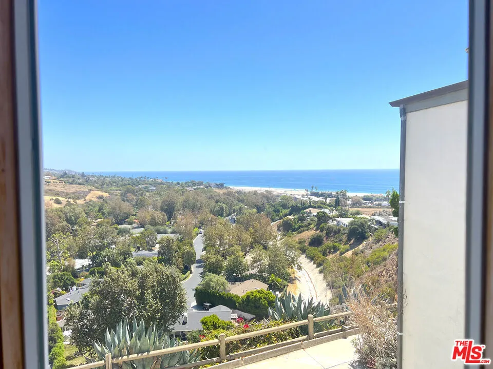 6232 TAPIA DRIVE #A Malibu, CA 90265
