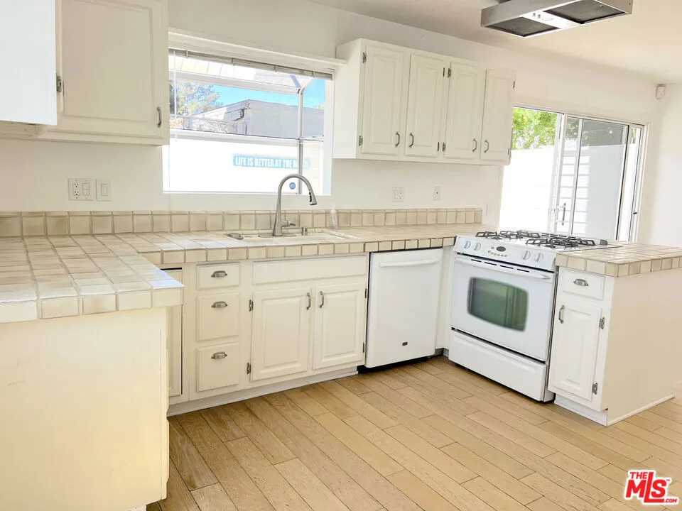 6232 TAPIA DRIVE #A Malibu, CA 90265