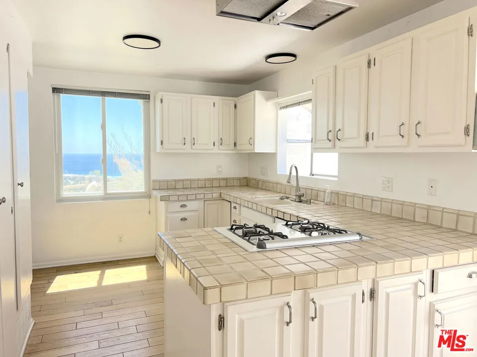 6232 TAPIA DRIVE #A Malibu, CA 90265