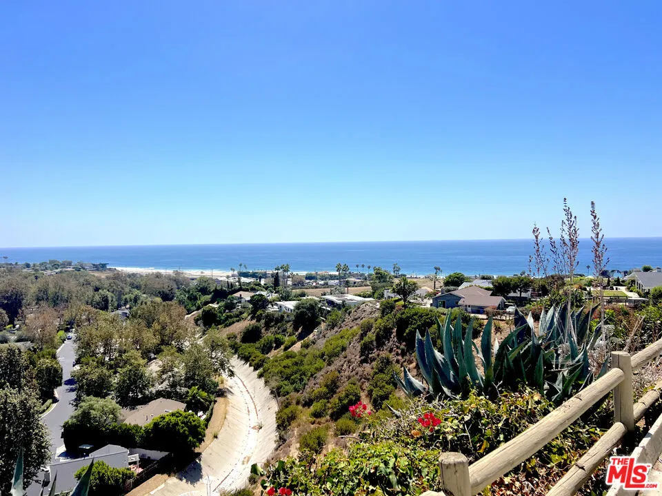 6232 TAPIA DRIVE #A Malibu, CA 90265
