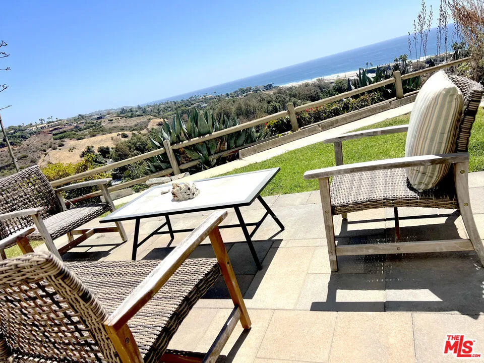 6232 TAPIA DRIVE #A Malibu, CA 90265
