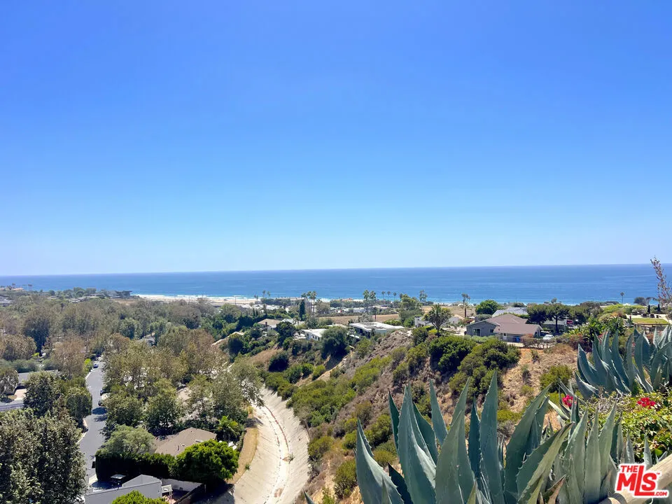 6232 TAPIA DRIVE #A Malibu, CA 90265