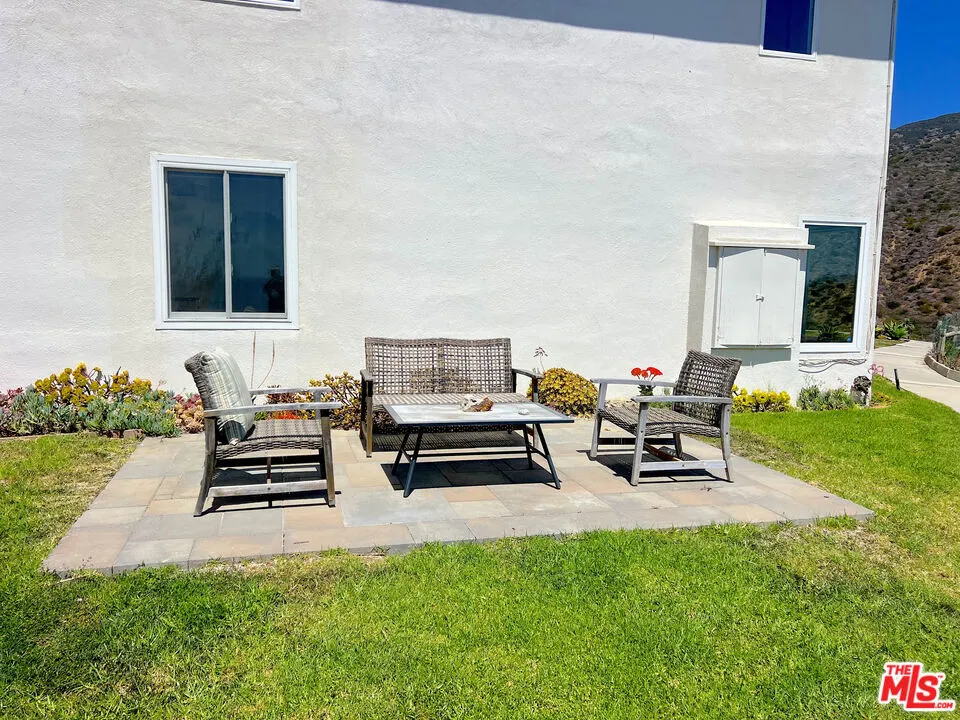 6232 TAPIA DRIVE #A Malibu, CA 90265