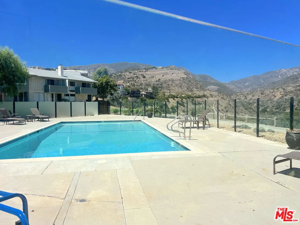 6232 TAPIA DRIVE #A Malibu, CA 90265