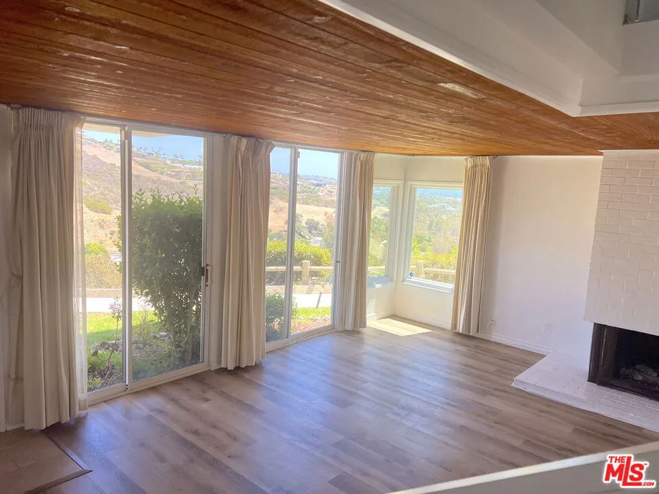 6232 TAPIA DRIVE #A Malibu, CA 90265