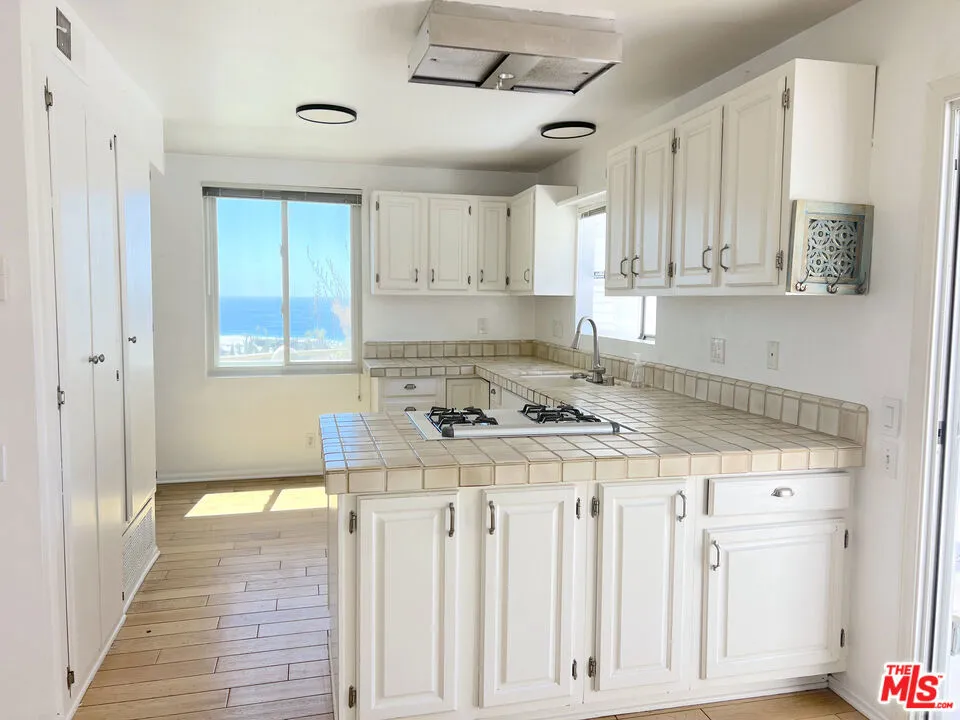 6232 TAPIA DRIVE #A Malibu, CA 90265