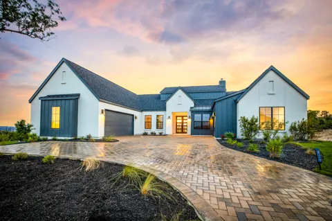 6513 Lavish Bend