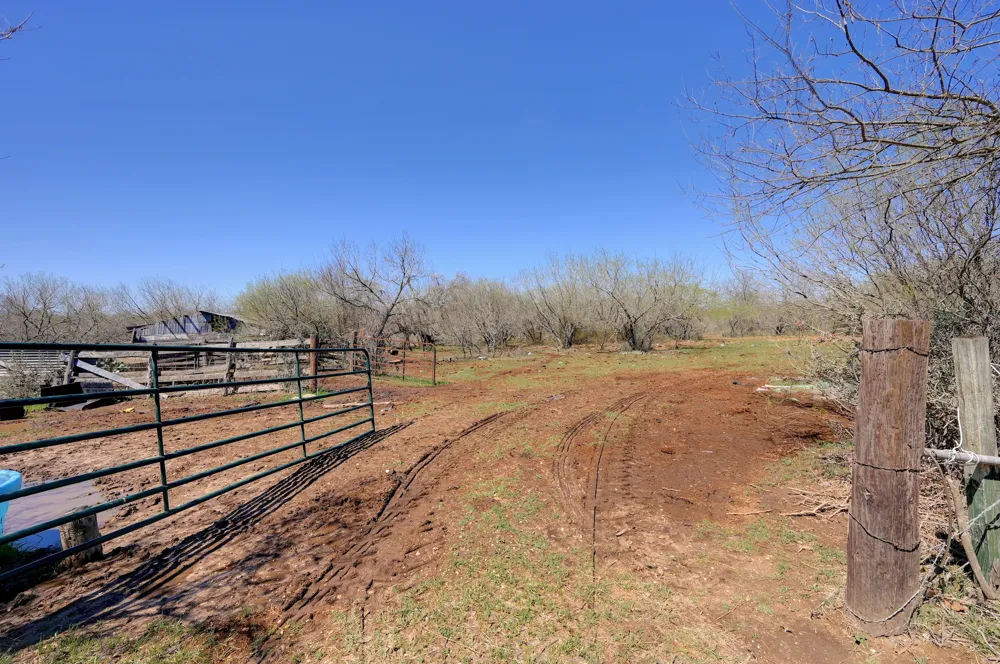 Cr 420 Waelder, TX 78959