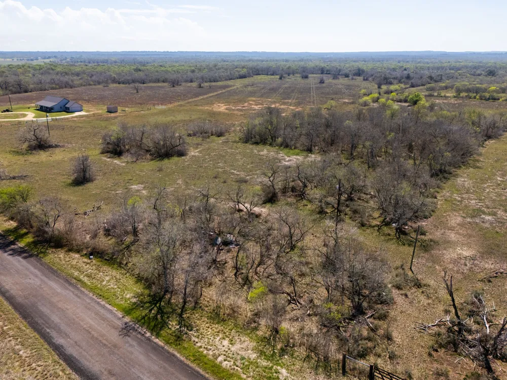 Cr 397 Waelder, TX 78959