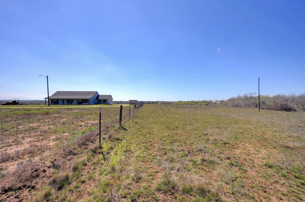 Cr 397 Waelder, TX 78959