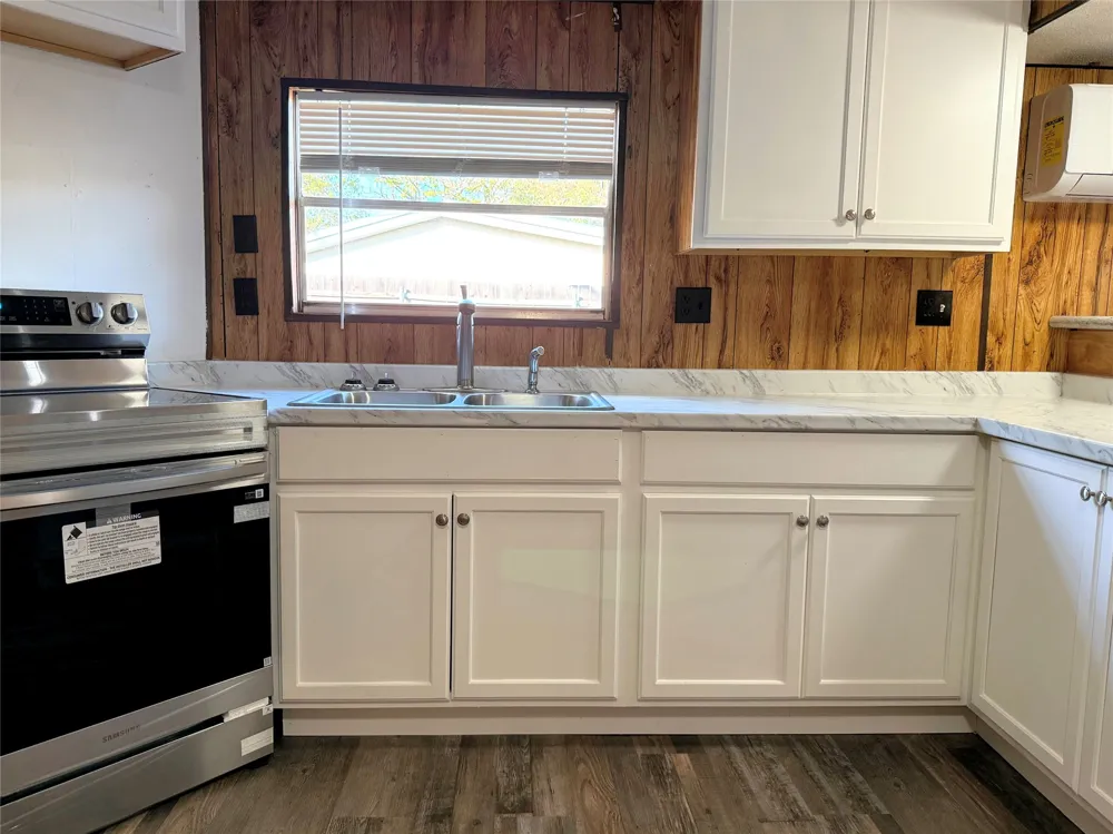 3807 Lands End Court Granbury, TX 76048