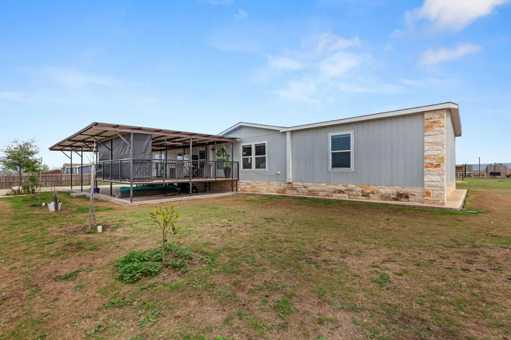122 Kelp Gull Drive Del Valle, TX 78617
