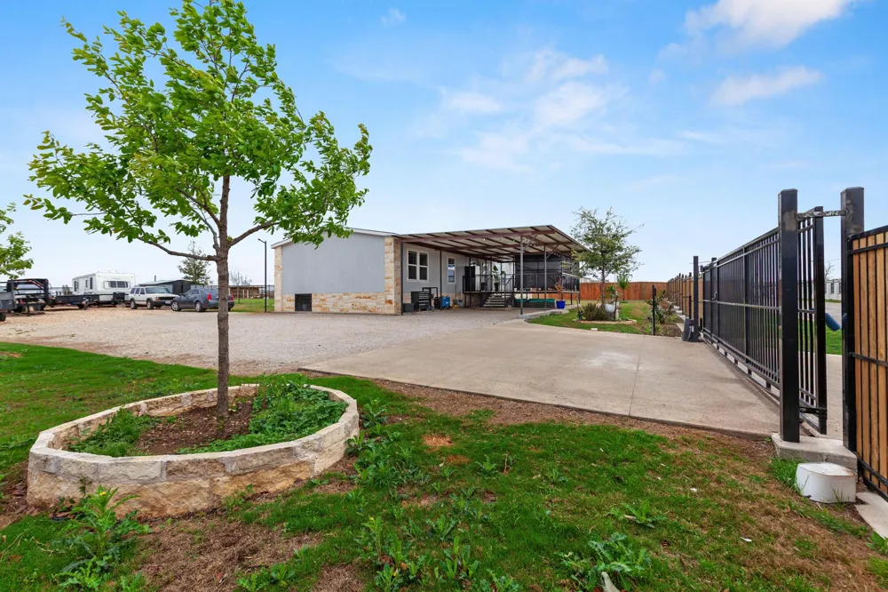 122 Kelp Gull Drive Del Valle, TX 78617