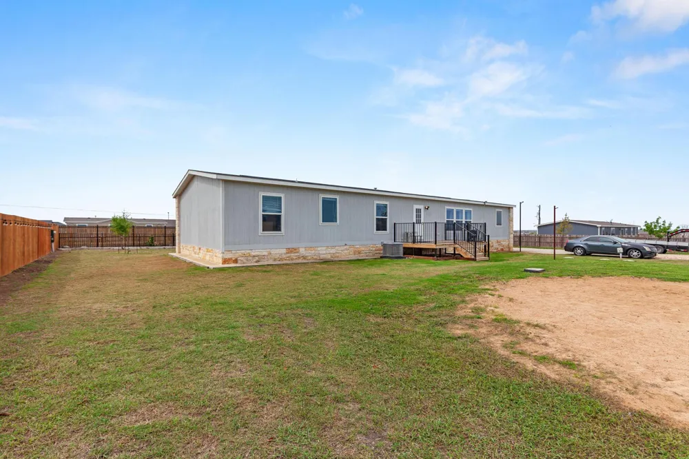 122 Kelp Gull Drive Del Valle, TX 78617