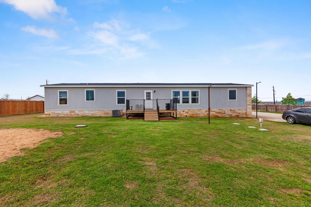 122 Kelp Gull Drive Del Valle, TX 78617