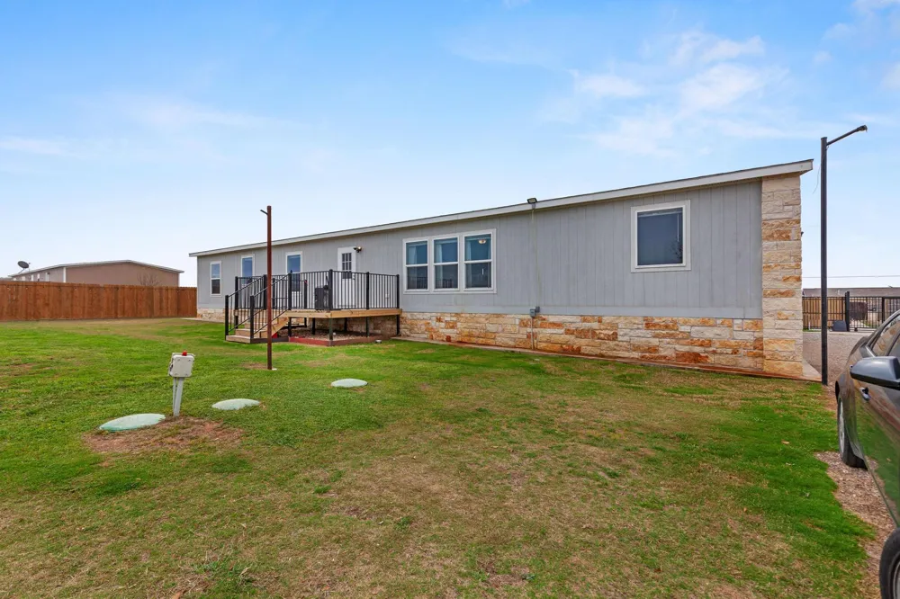 122 Kelp Gull Drive Del Valle, TX 78617