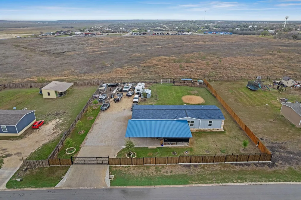 122 Kelp Gull Drive Del Valle, TX 78617