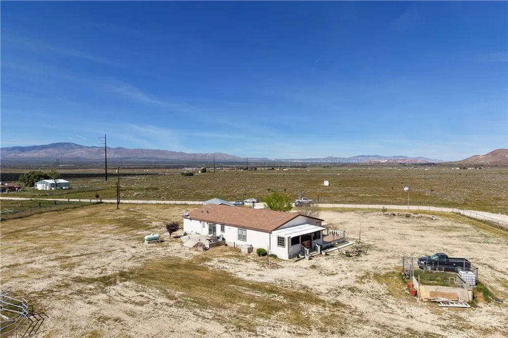 9890 Sue Ave Rosamond, CA 93560