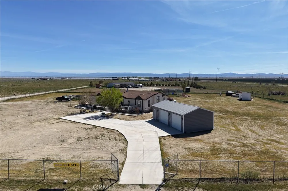9890 Sue Ave Rosamond, CA 93560