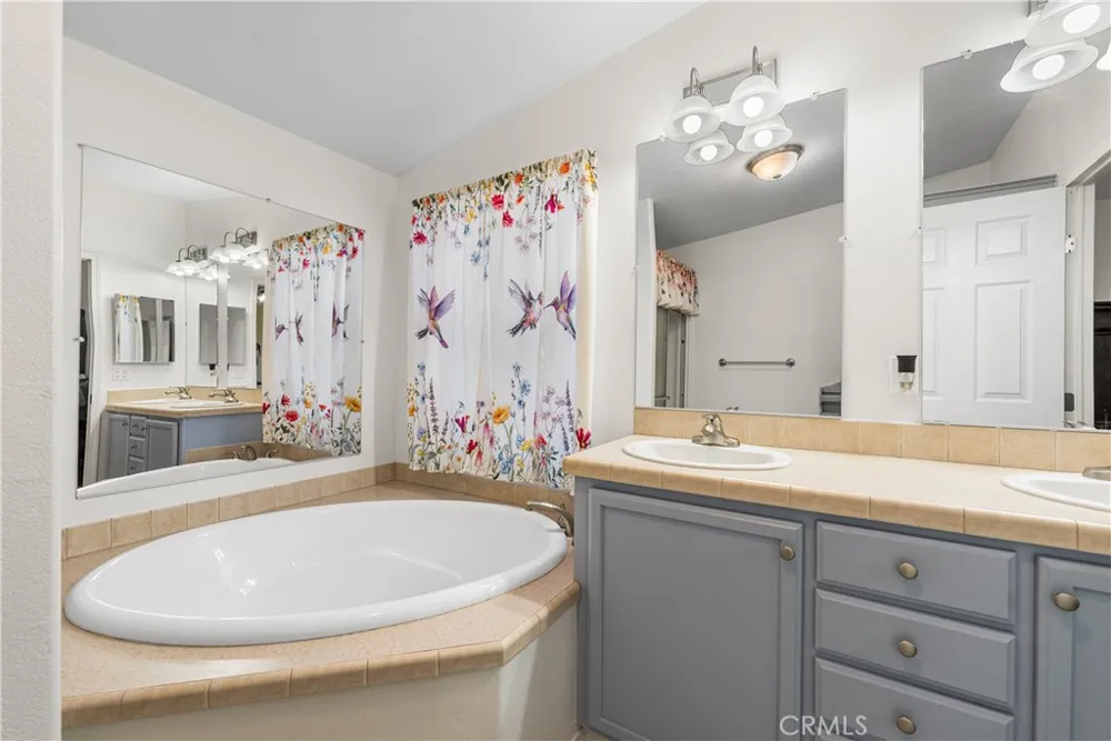 9890 Sue Ave Rosamond, CA 93560