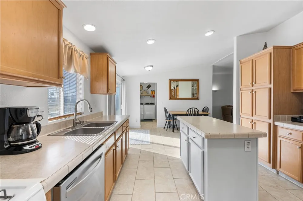 9890 Sue Ave Rosamond, CA 93560