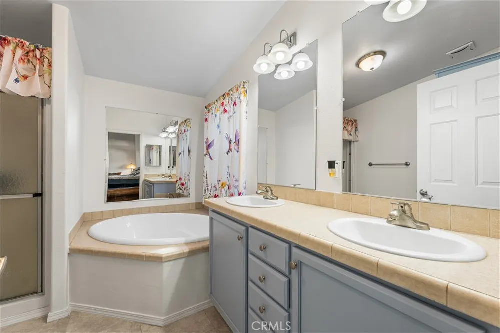 9890 Sue Ave Rosamond, CA 93560