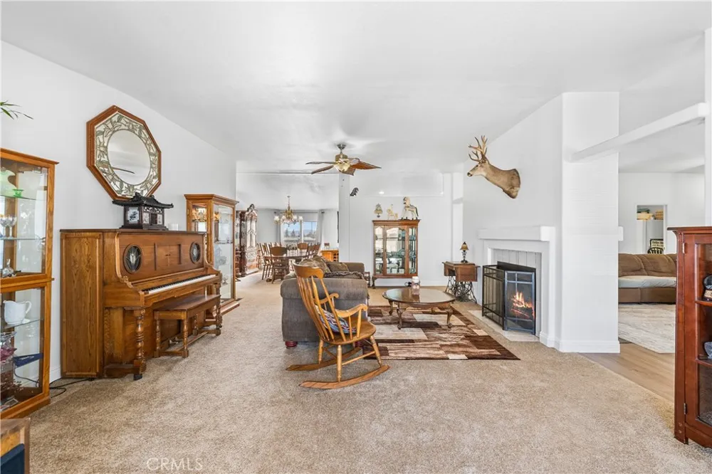 9890 Sue Ave Rosamond, CA 93560