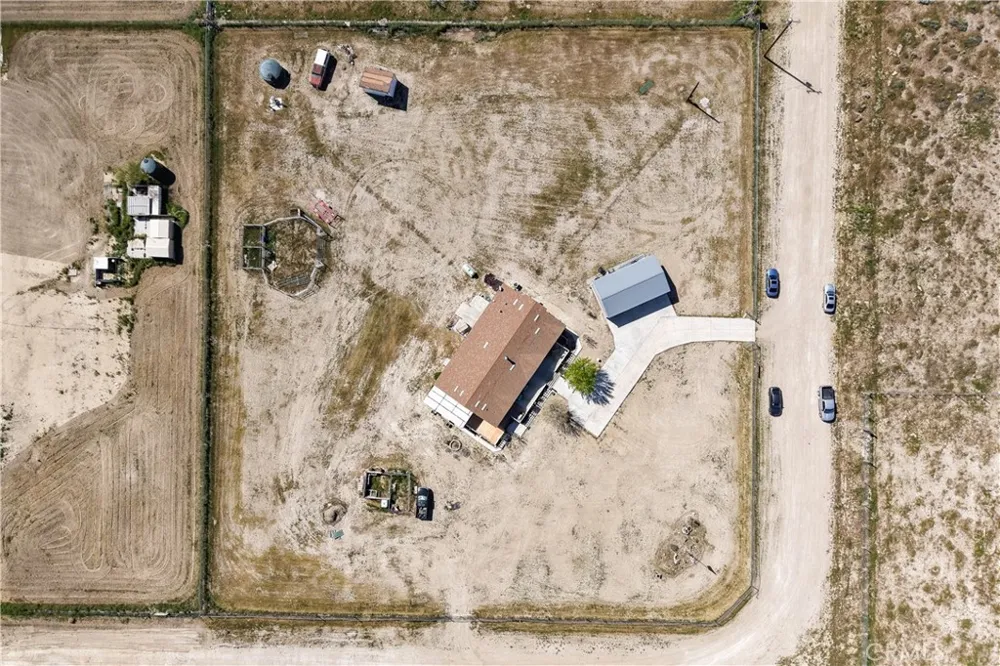 9890 Sue Ave Rosamond, CA 93560