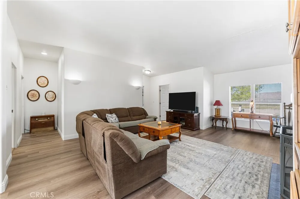 9890 Sue Ave Rosamond, CA 93560