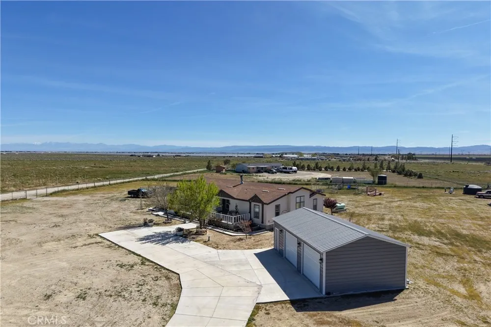 9890 Sue Ave Rosamond, CA 93560