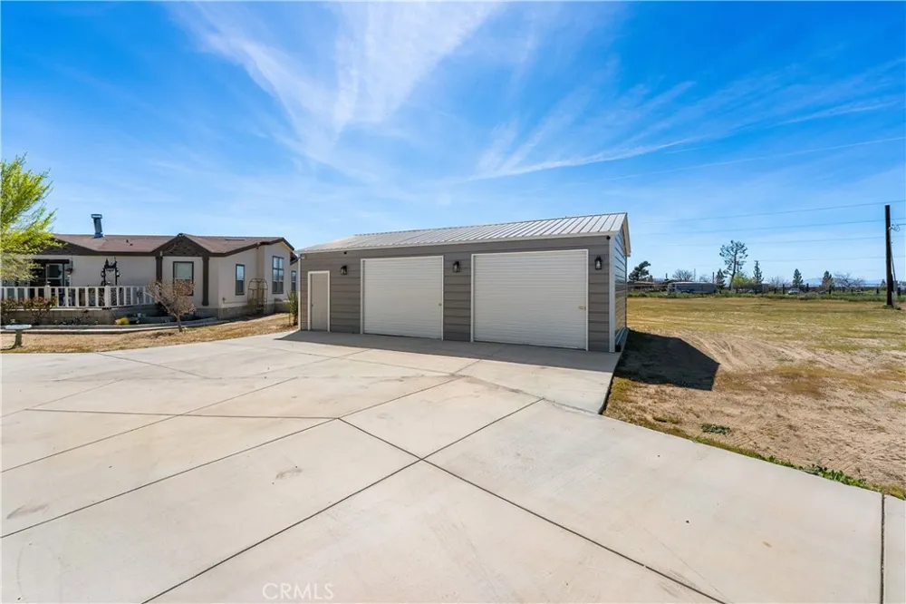 9890 Sue Ave Rosamond, CA 93560