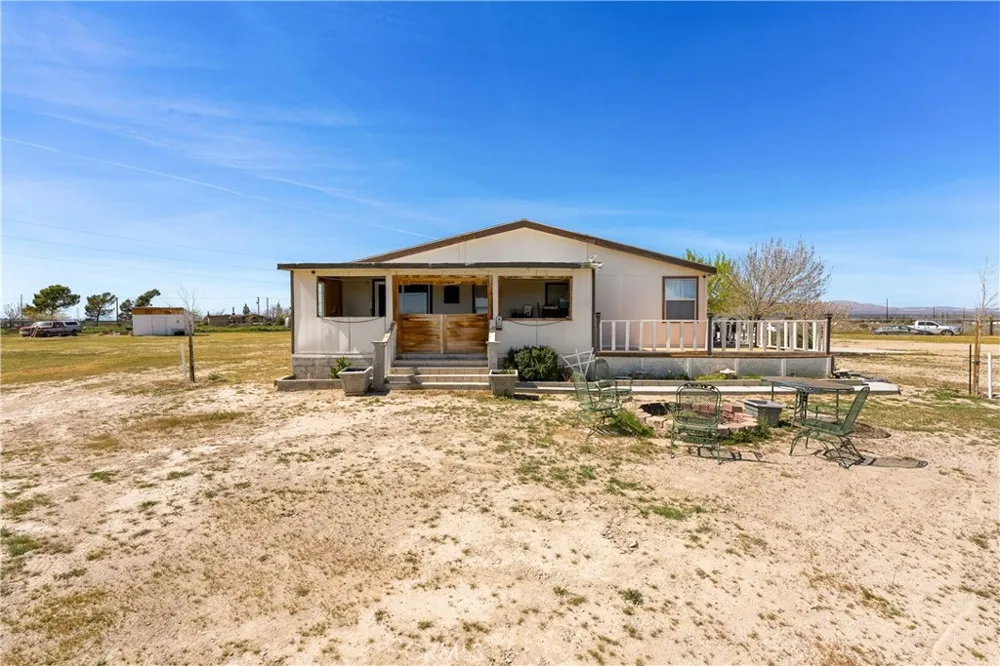 9890 Sue Ave Rosamond, CA 93560