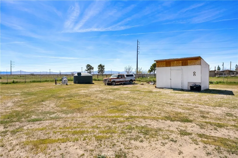 9890 Sue Ave Rosamond, CA 93560