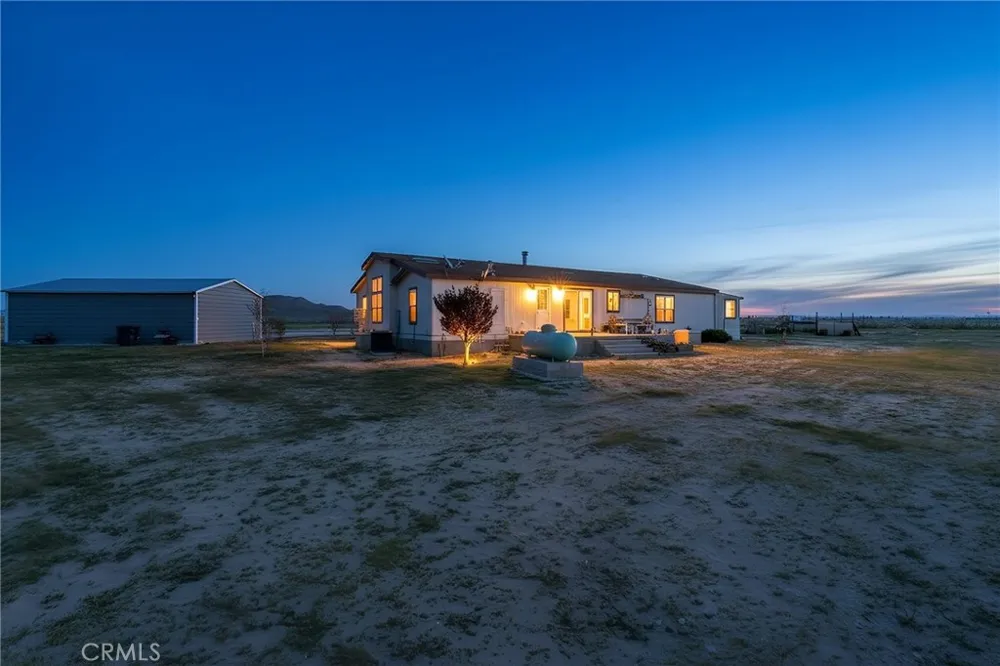 9890 Sue Ave Rosamond, CA 93560