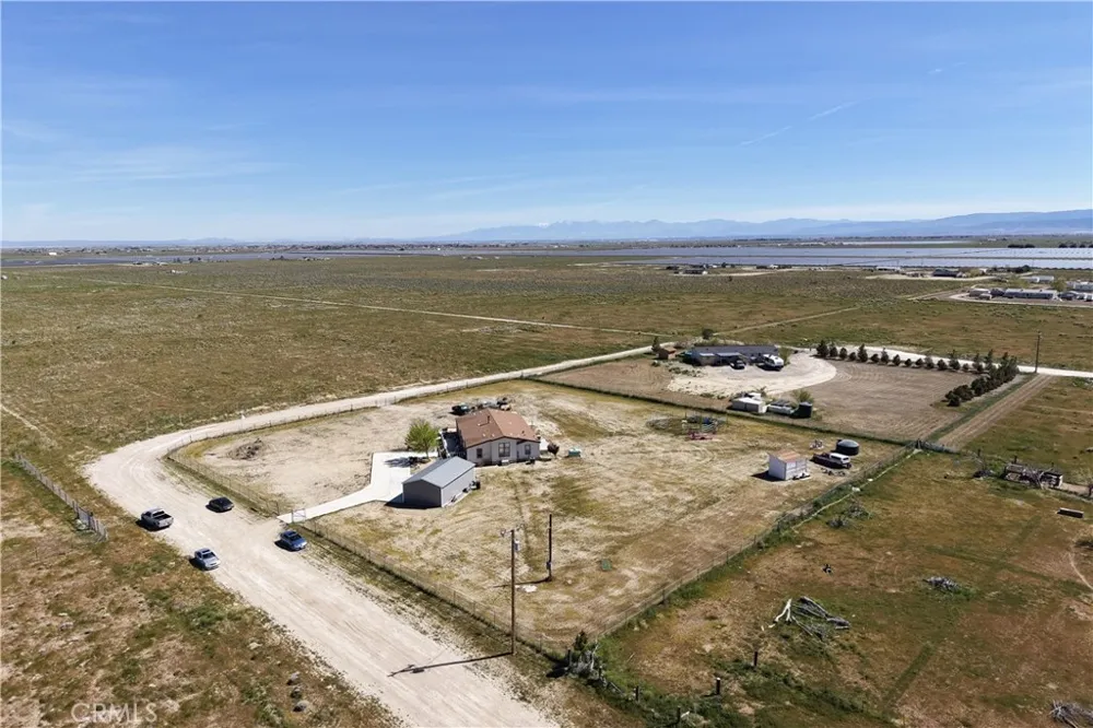 9890 Sue Ave Rosamond, CA 93560