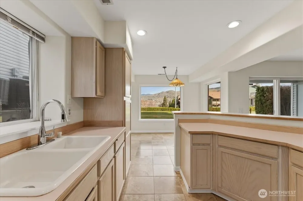 2305 W Woodin Ave #2E Chelan, WA 98816