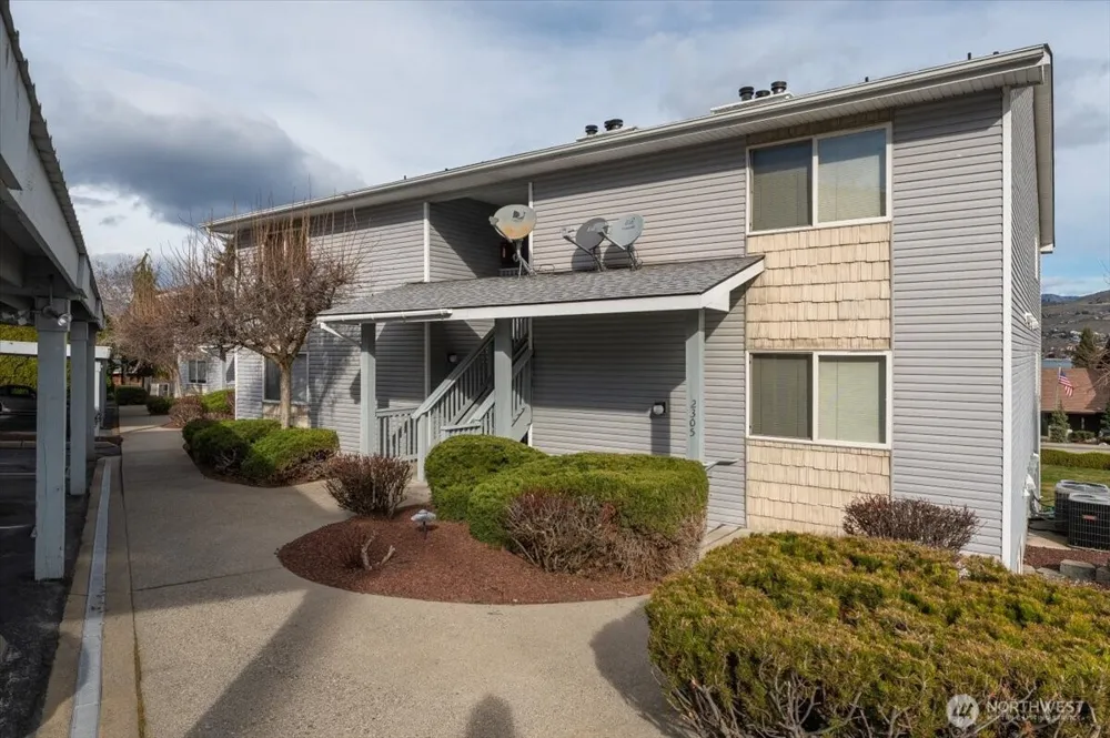 2305 W Woodin Ave #2E Chelan, WA 98816